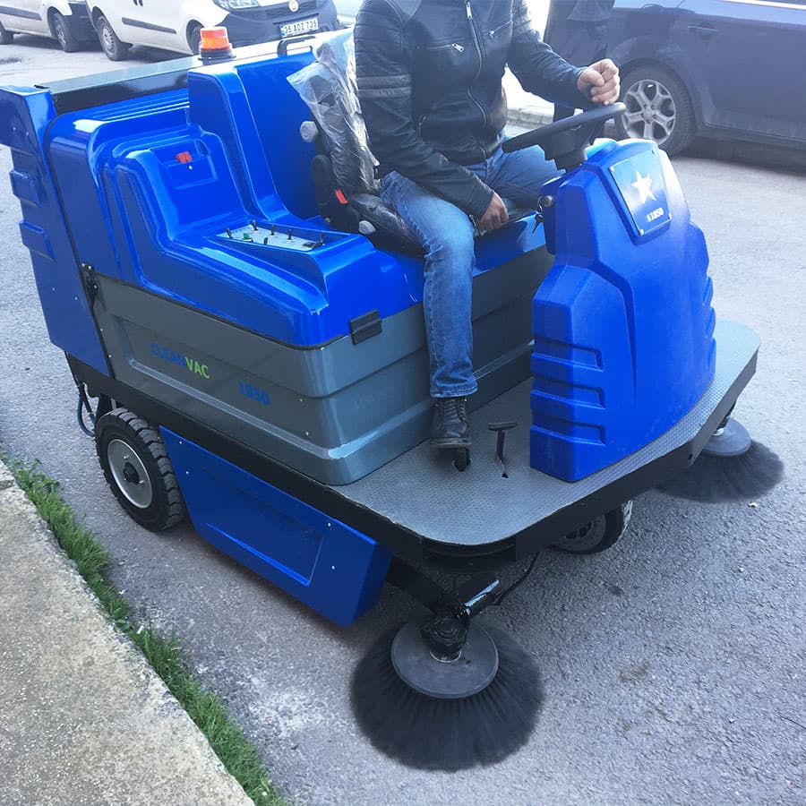 300 Litrelik Dizel Sokak Süpürme Araci (Çöp Kovalı) Cleanvac BS 1850 K